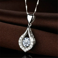 "Delicate Necklace with Heart-shaped Zircon Pendant"